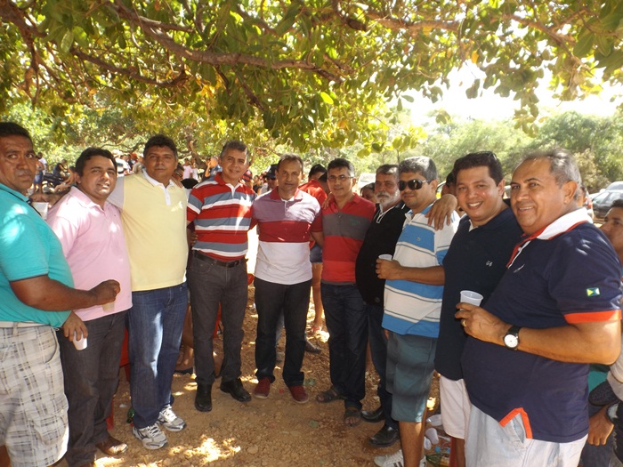 Prefeito Zé Henrique entrega passagem molhada e abastecimento d'água na zona rural do município!   - Imagem 20