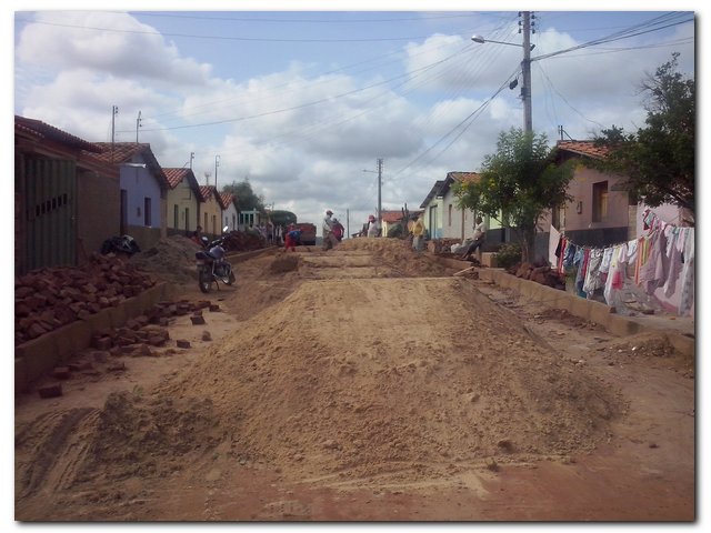 Prefeito Dr. Moura  amplia o calçamento da Rua Joaquim Leal - Imagem 2