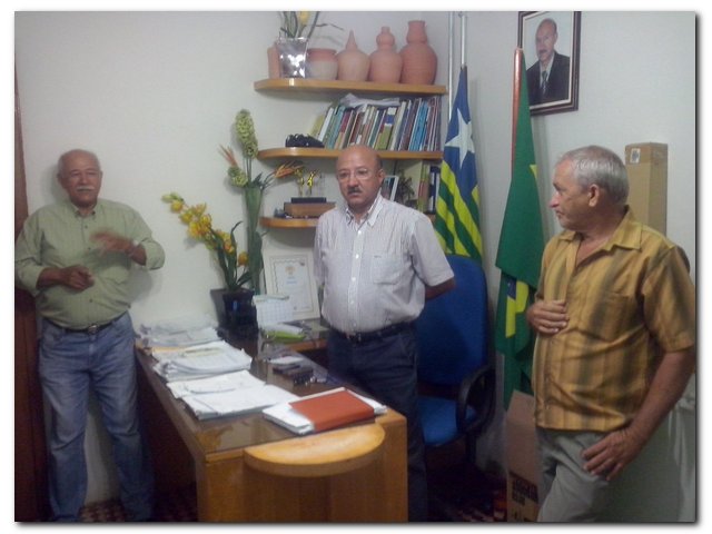 Prefeito Dr. Moura se reúne com os funcionários da Prefeitura para avaliar os trabalhos do ano de 2014 e para falar sobre as perspectiva para 2015 - Imagem 1