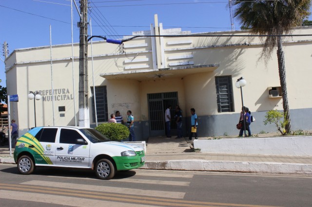  Bandidos invadem prefeitura de Miguel Alves e levam notebooks - Imagem 1