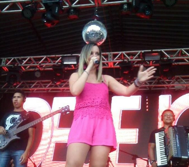 Lagosta Bronzeada, Forró do Barão e Desejo de Menina animaram o Sábado à noite - Imagem 17