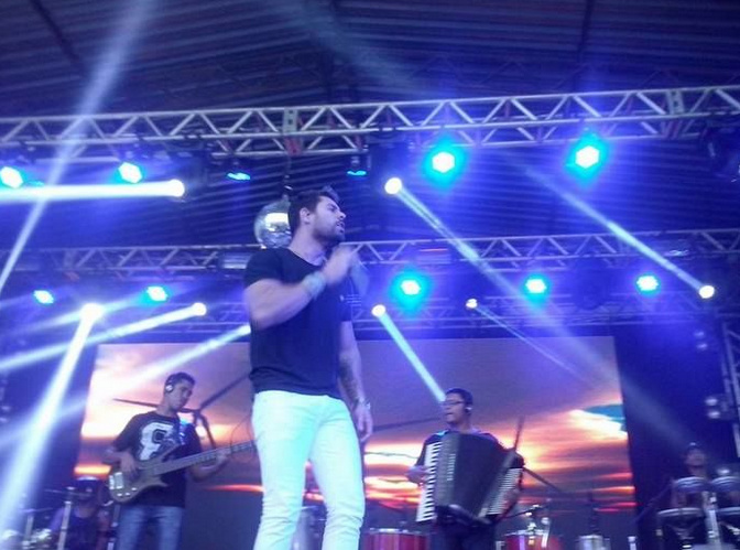 Lagosta Bronzeada, Forró do Barão e Desejo de Menina animaram o Sábado à noite - Imagem 1