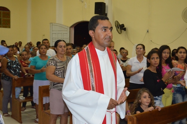 Católicos celebram a missa solene do santo padroeiro de Vera Mendes. - Imagem 9