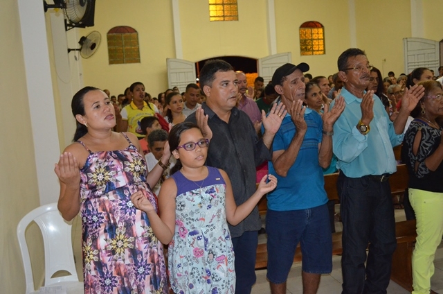 Católicos celebram a missa solene do santo padroeiro de Vera Mendes. - Imagem 26