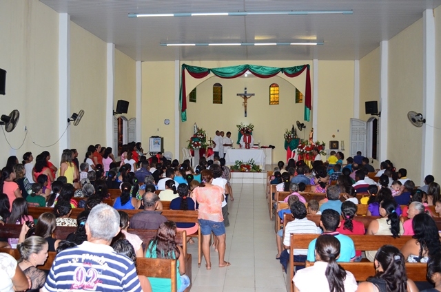 Católicos celebram a missa solene do santo padroeiro de Vera Mendes. - Imagem 30