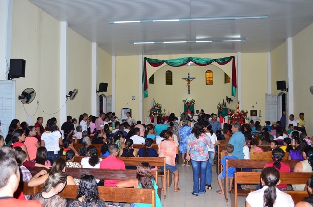 Católicos celebram a missa solene do santo padroeiro de Vera Mendes. - Imagem 29