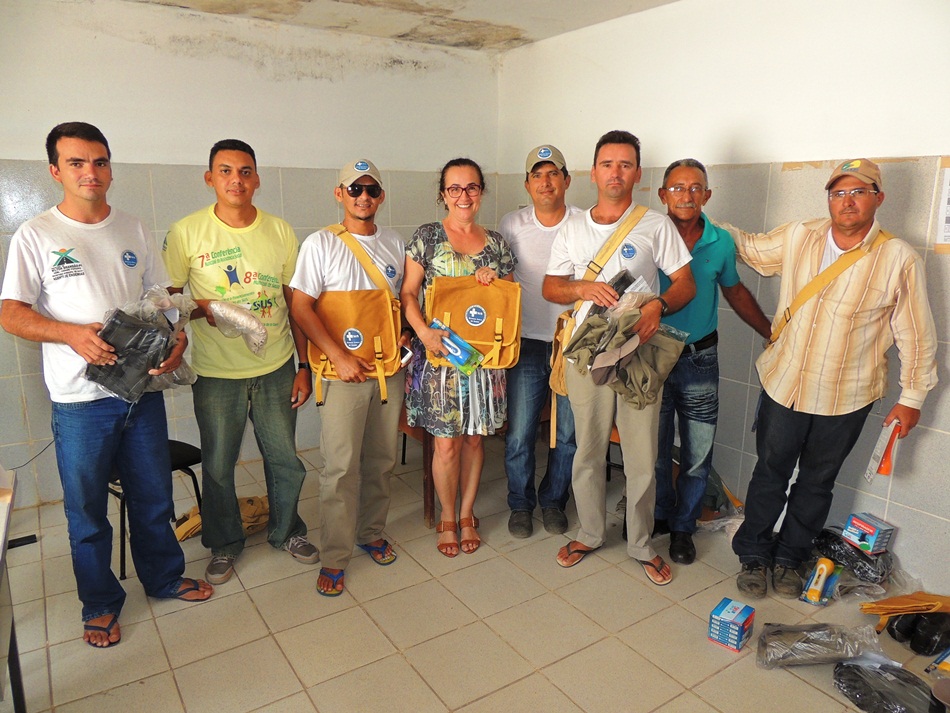 Prefeita Mara Resende e Agnelo Barros fazem entrega de fardamentos aos Agentes de Endemias