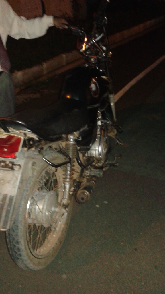 Acidente de Moto no Centro de Agricolândia deixa um jovem com Braço quebrado  - Imagem 1