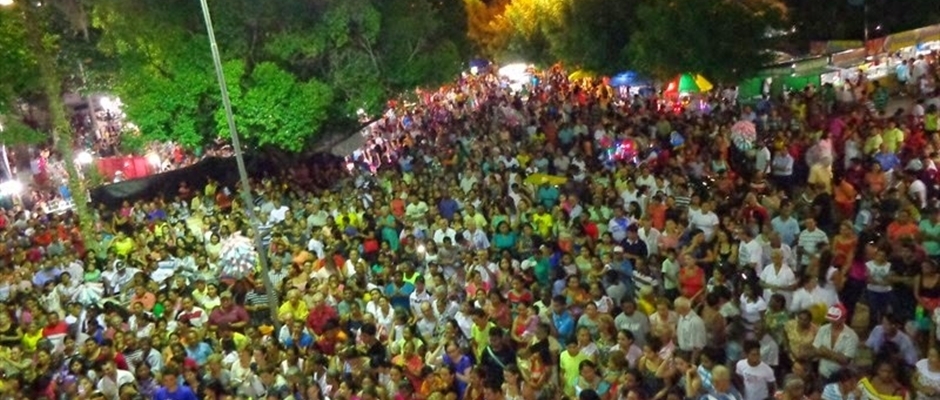 Procissão de encerramento do Festejo de São Sebastião reuniu multidão