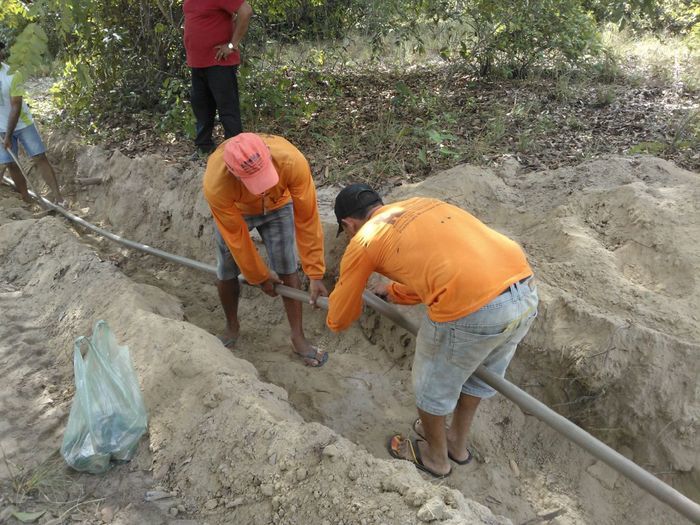 Prefeito Zé Resende faz mutirão para implantar sistema de abastecimento d'água - Imagem 46