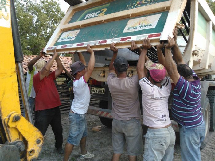 Prefeito Zé Resende faz mutirão para implantar sistema de abastecimento d'água - Imagem 16