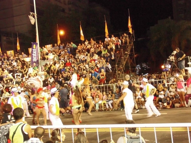 Atriz e Modelo Piauiense é Destaque no Carnaval de Montevidéu no Uruguai - Imagem 20