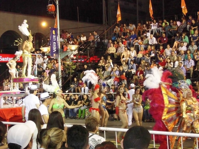 Atriz e Modelo Piauiense é Destaque no Carnaval de Montevidéu no Uruguai - Imagem 26