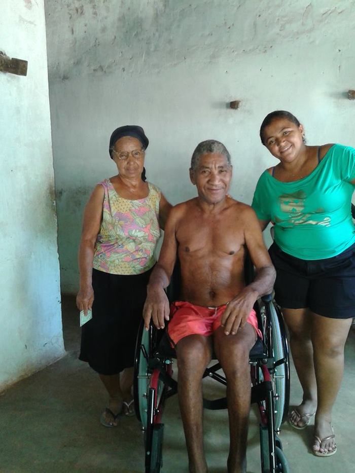 Assistência Social – entrega cadeiras de rodas e andajá a pessoas especiais e carentes. - Imagem 2