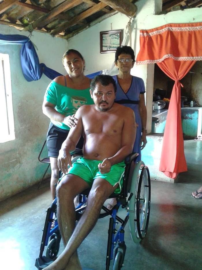 Assistência Social – entrega cadeiras de rodas e andajá a pessoas especiais e carentes. - Imagem 1