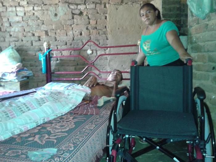 Assistência Social – entrega cadeiras de rodas e andajá a pessoas especiais e carentes. - Imagem 3