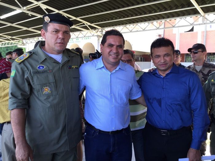 Prefeito Júnior Carvalho recebe viatura de polícia em Teresina - Imagem 1