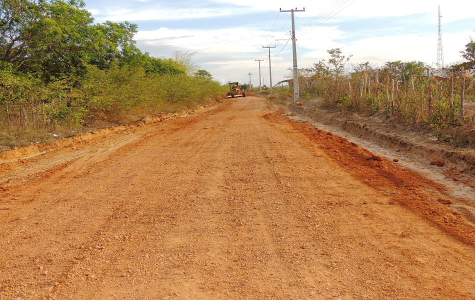 Prefeitura recupera acessos danificados pelas chuvas
