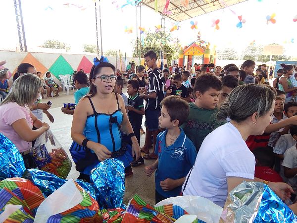 Prefeitura de Lagoinha realiza grande festa para as Crianças - Imagem 13