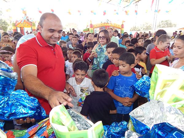 Prefeitura de Lagoinha realiza grande festa para as Crianças - Imagem 30