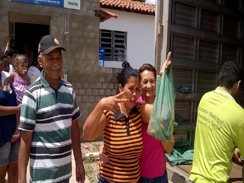               Moradores do bairro Cedro são contemplados com distribuição de pescado