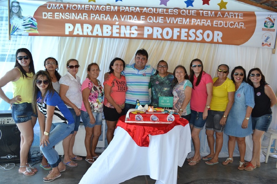 Prefeito Márcio Alencar proporciona grande festa aos professores de Alegrete