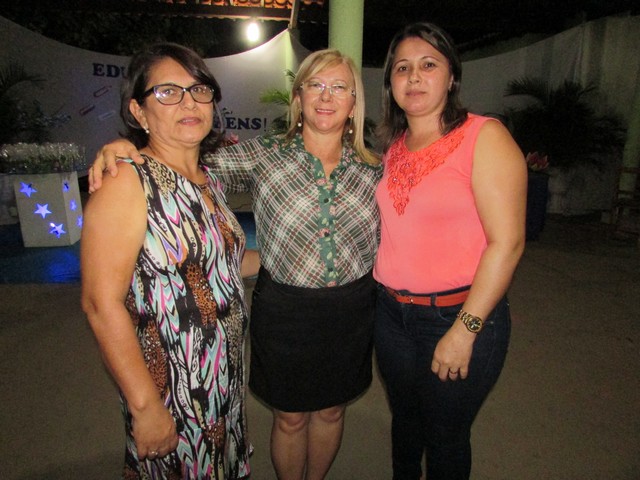 Secretaria Municipal Realizou Comemoração do Dia do Professor - Imagem 59