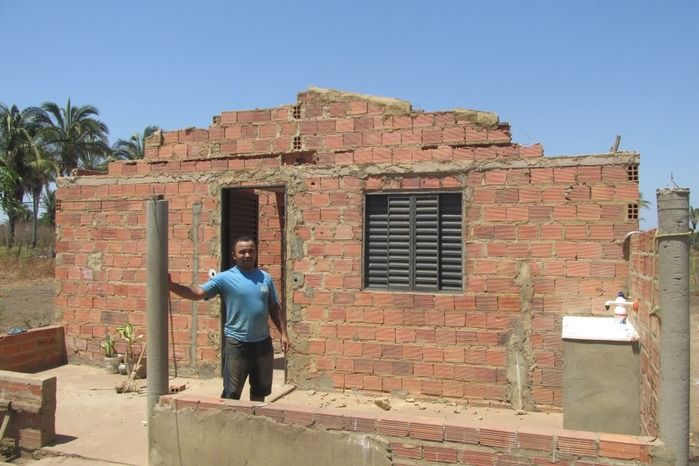 Redemoinho destrói teto de casa e família pede ajuda em Agricolândia   - Imagem 1