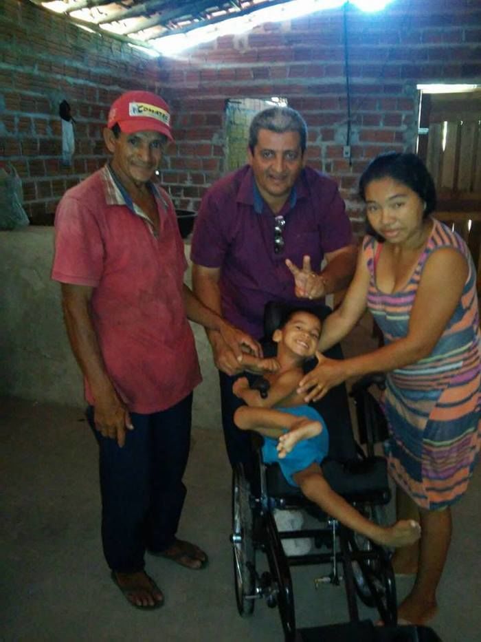 GENTE EM 1º LUGAR: PREFEITO ZÉ RESENDE ENTREGA CADEIRA DE RODAS E IMPLEMENTA POLÍTICA DE ASSISTÊNCIA A DEFICIENTES EM BOA HORA - Imagem 1