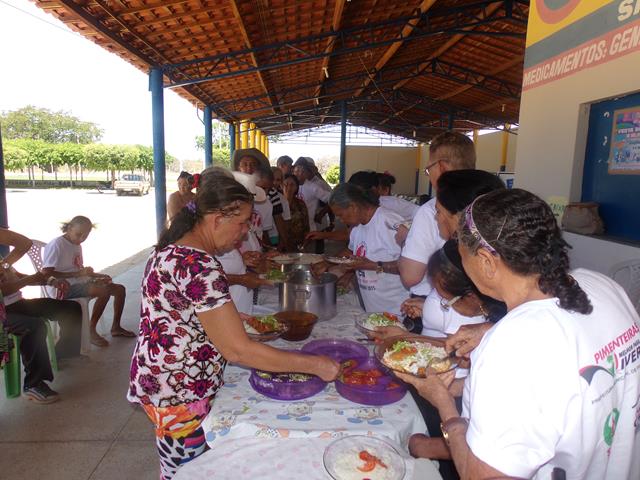 Idosos de Pimenteiras participam de manha de sol na AABB. FOTOS  - Imagem 32