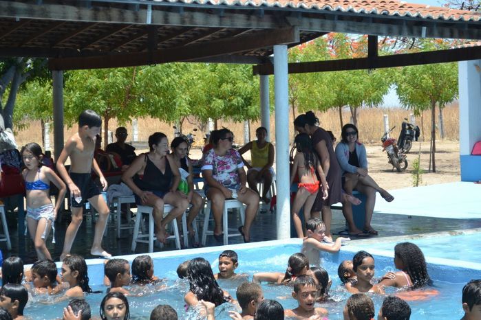 Alunos das escolas João Jacob de Araújo e Tertuliano Sanches Leal participam de um dia de lazer - Imagem 7