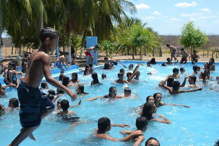 Alunos das escolas João Jacob de Araújo e Tertuliano Sanches Leal participam de um dia de lazer - Imagem 9