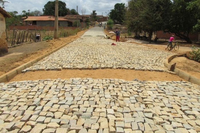 Obra de Calçamento na entrada do Bairro Faveira em fase final - Imagem 2