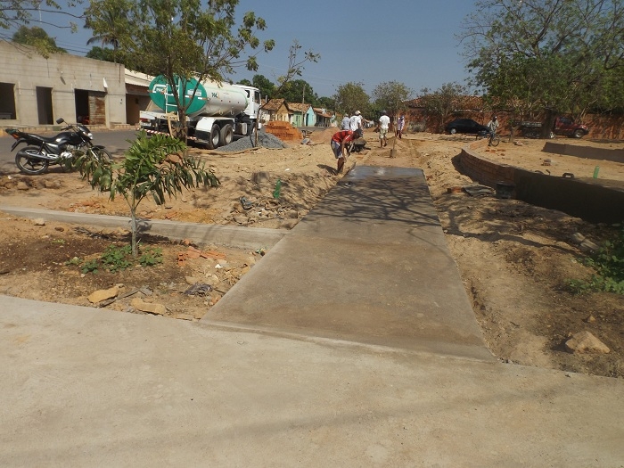 Em andamento obras de construção da Praça em frente ao Centro Administrativo no Bairro Planaltina - Imagem 4