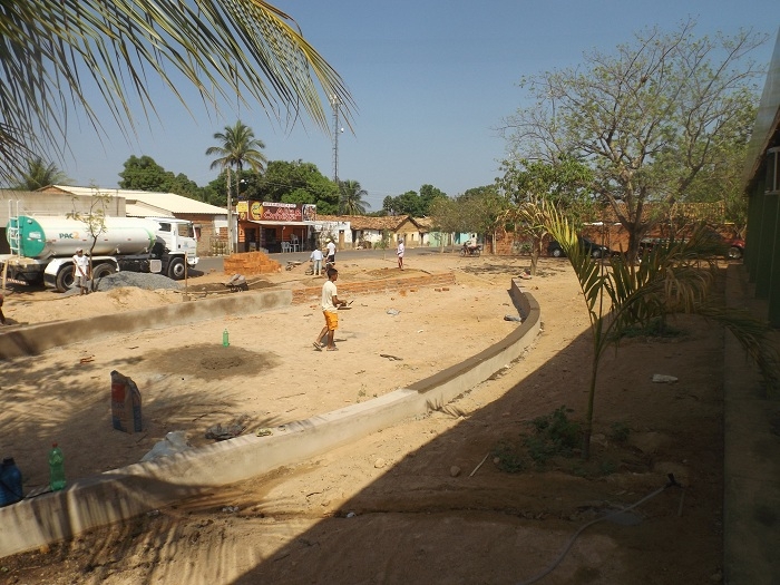 Em andamento obras de construção da Praça em frente ao Centro Administrativo no Bairro Planaltina - Imagem 2