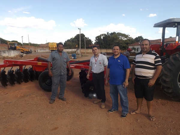 Prefeitura de Redenção do Gurguéia recebe novo trator agrícola para o município - Imagem 5