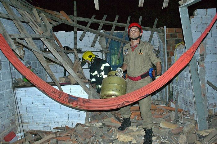 Telhado de casa desaba sobre família em Parnaíba e deixa feridos - Imagem 6