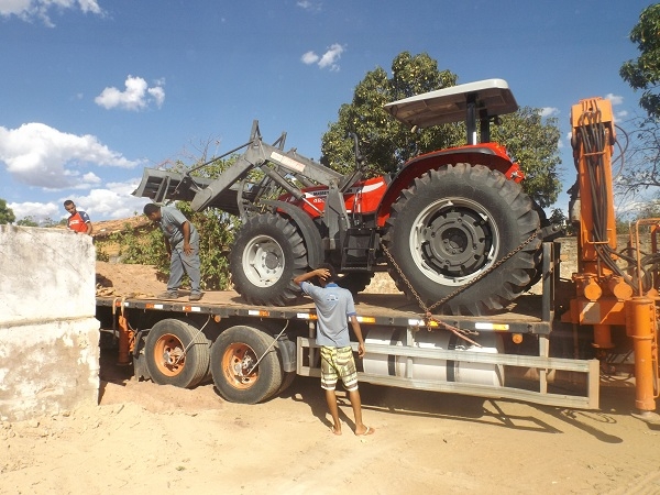Prefeitura de Redenção do Gurguéia recebe novo trator agrícola para o município - Imagem 3