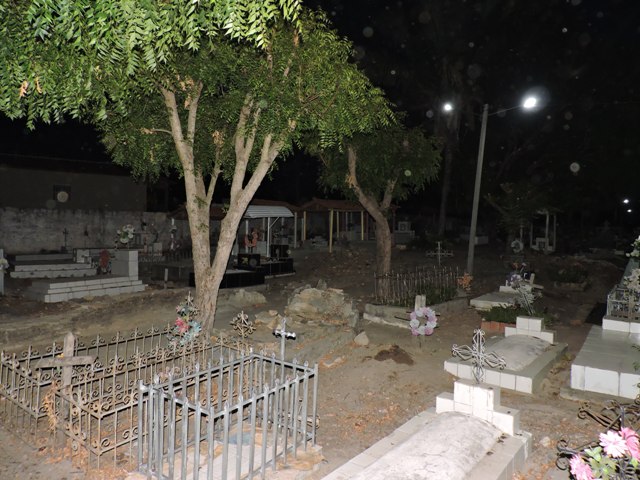 Prefeitura de União faz limpeza e amplia iluminação do cemitério - Imagem 2