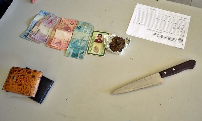 Durante blitz, PM flagra dupla com maconha e dinheiro em Parnaíba - Imagem 3