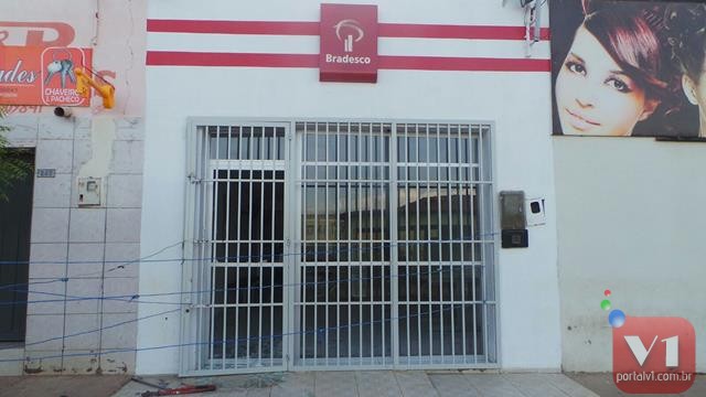 Assaltantes usam reféns em tentativa de assalto a Bradesco de Pimenteiras - Imagem 5