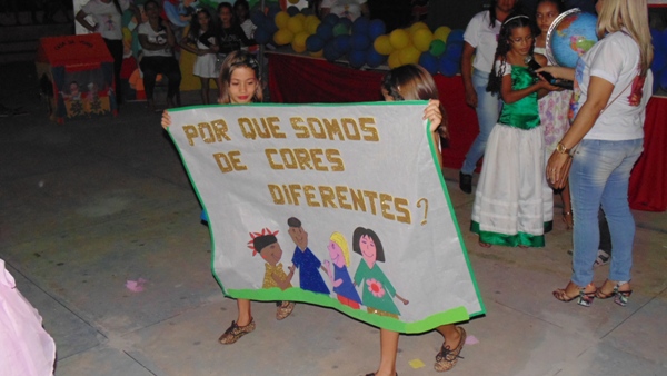 Crianças emocionam público ao darem show no festival de leitura em Santo Inácio - Imagem 74