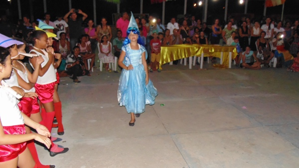 Crianças emocionam público ao darem show no festival de leitura em Santo Inácio - Imagem 97