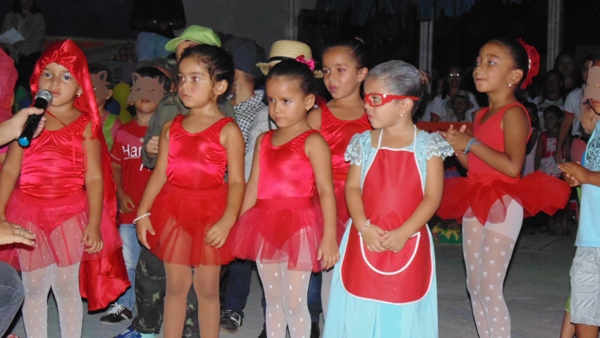 Crianças emocionam público ao darem show no festival de leitura em Santo Inácio - Imagem 32