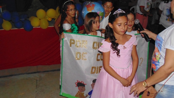 Crianças emocionam público ao darem show no festival de leitura em Santo Inácio - Imagem 73