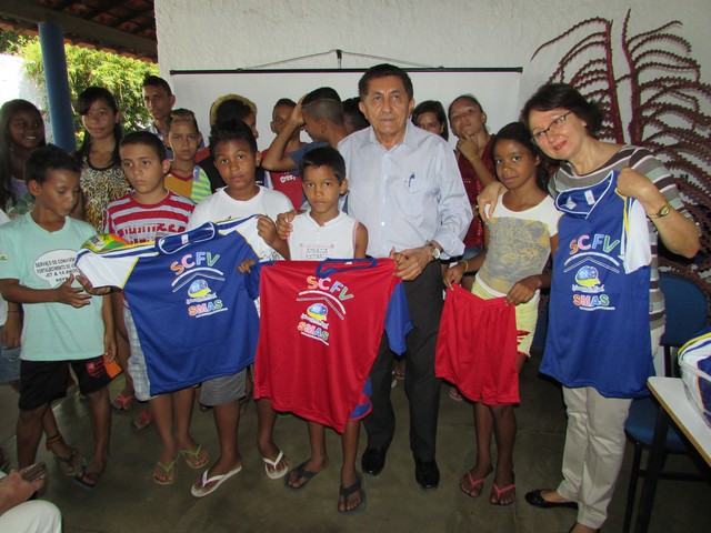 Secretaria Municipal de Assistência Social Entrega Material Esportivo Para Alunos do SCVF - Imagem 9