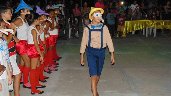 Crianças emocionam público ao darem show no festival de leitura em Santo Inácio - Imagem 94