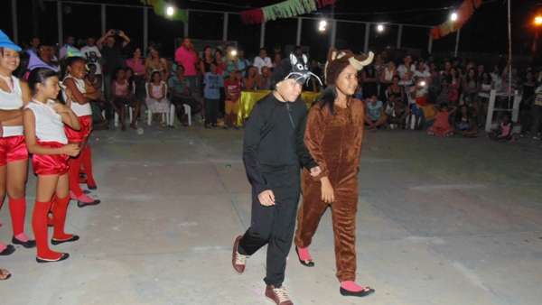 Crianças emocionam público ao darem show no festival de leitura em Santo Inácio - Imagem 96