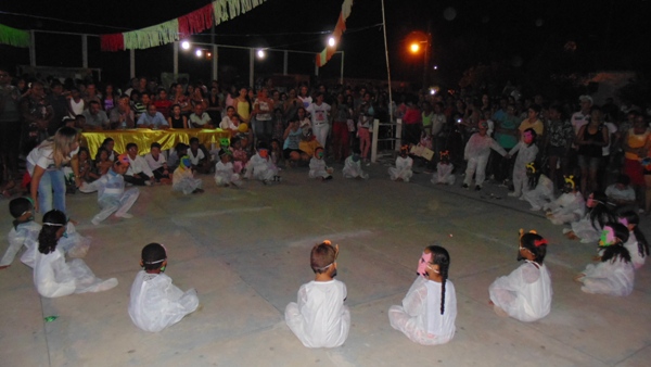 Crianças emocionam público ao darem show no festival de leitura em Santo Inácio - Imagem 68
