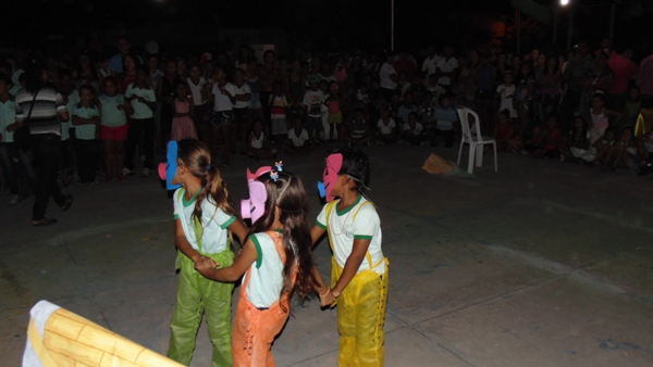 Crianças emocionam público ao darem show no festival de leitura em Santo Inácio - Imagem 65